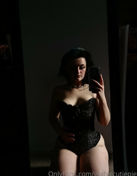 Nacktes geleaktes OnlyFans-Foto von Gothiccutiepie