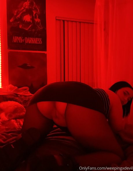 Nacktes geleaktes OnlyFans-Foto von Weepingxdevil