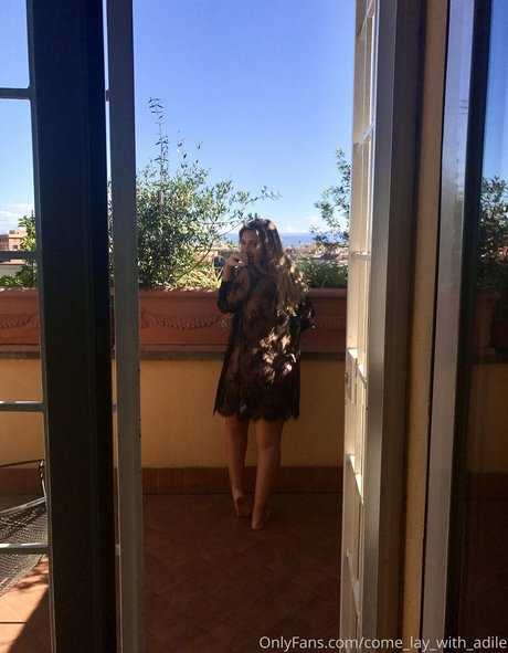 Comelaywithadile