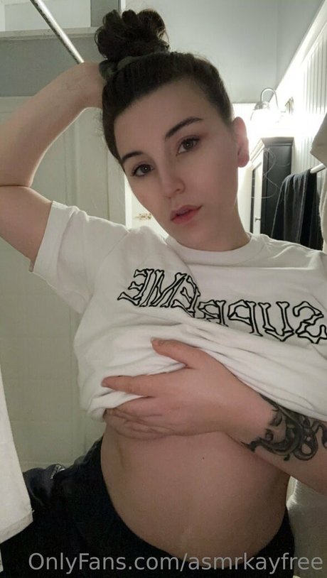 Nacktes geleaktes OnlyFans-Foto von Asmrkayfree