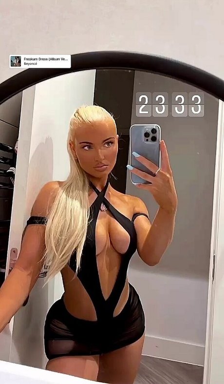 Nacktes geleaktes OnlyFans-Foto von Zara Louisa