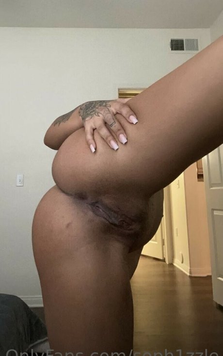 Nacktes geleaktes OnlyFans-Foto von Soph1zzle