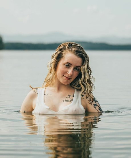 Nacktes geleaktes OnlyFans-Foto von Minnietheentertainer