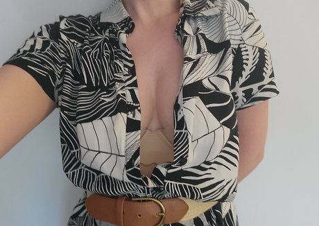 Nacktes geleaktes OnlyFans-Foto von Marieatwood