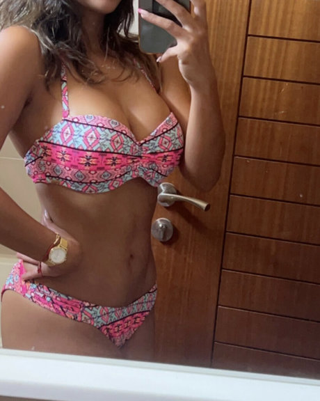 Nacktes geleaktes OnlyFans-Foto von Wydad Serri
