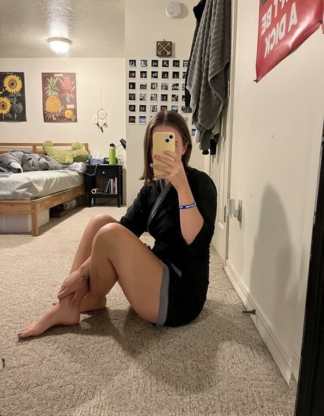 Nacktes geleaktes OnlyFans-Foto von Pretty Little Feet