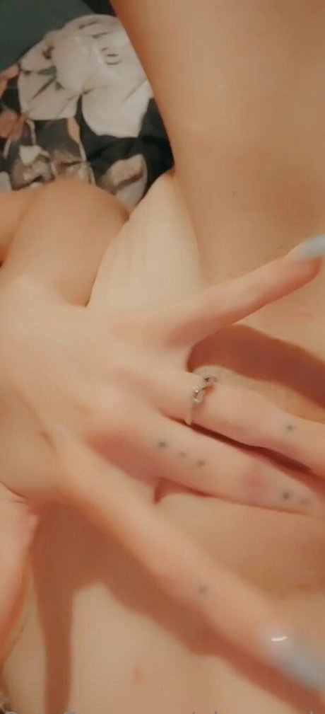 Nacktes geleaktes OnlyFans-Foto von Pleasemisty