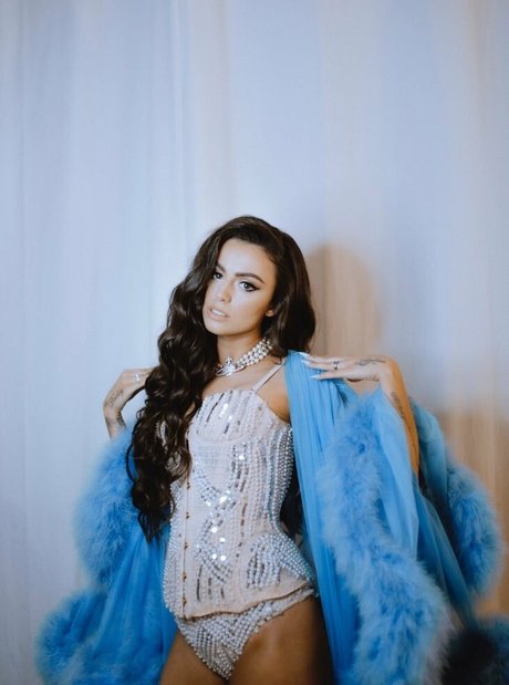 Nacktes geleaktes OnlyFans-Foto von Cher Lloyd