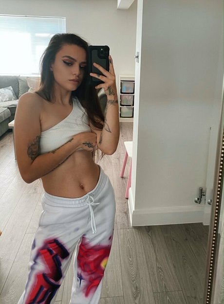 Nacktes geleaktes OnlyFans-Foto von Cher Lloyd