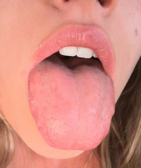 Nacktes geleaktes OnlyFans-Foto von Asmrcarol