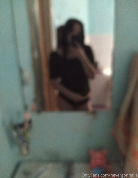 Nacktes geleaktes OnlyFans-Foto von Nevergonnalie