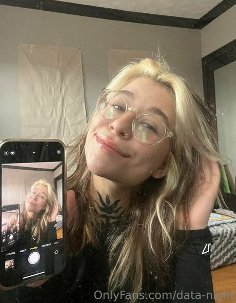 Nacktes geleaktes OnlyFans-Foto von Datanight