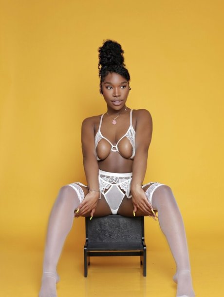 Nacktes geleaktes OnlyFans-Foto von Areiyami