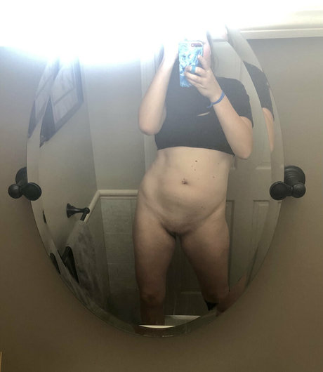 Nacktes geleaktes OnlyFans-Foto von Freakymomalldaylong