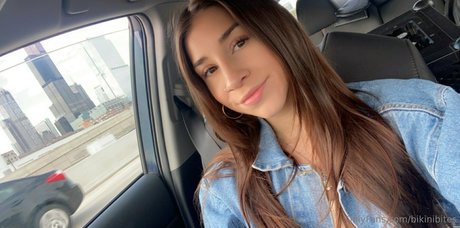 Nacktes geleaktes OnlyFans-Foto von Bikinibites