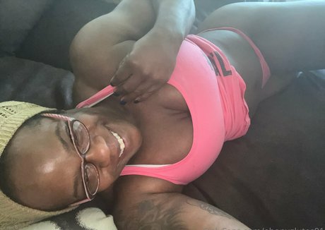 Ebonyglutes01