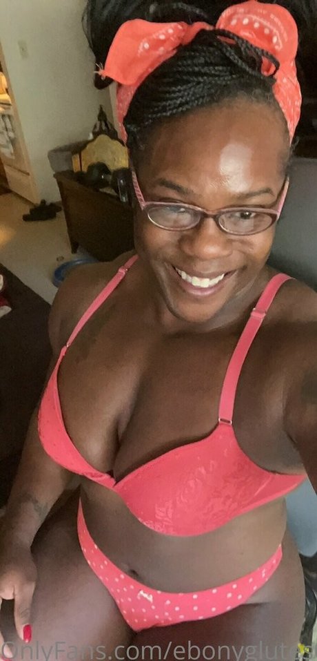 Ebonyglutes01