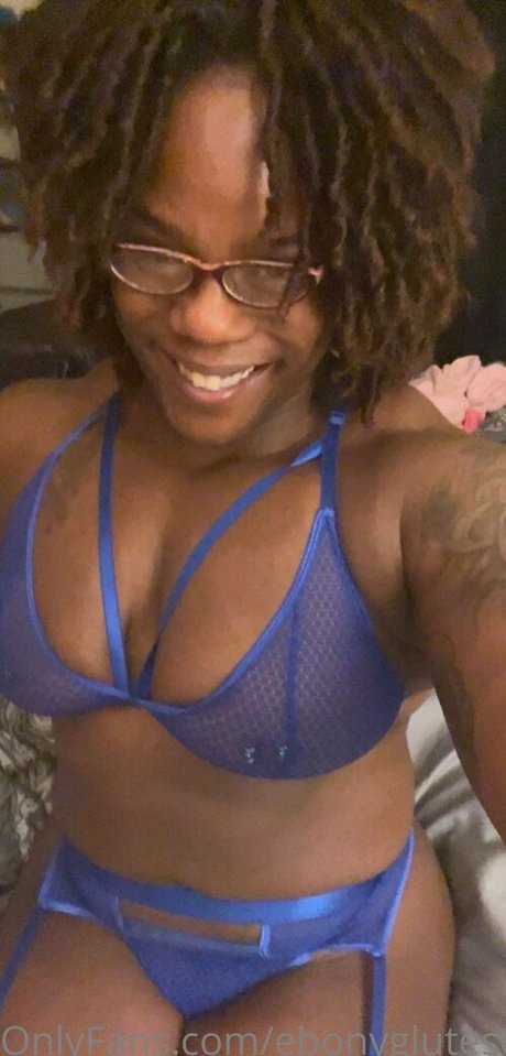 Ebonyglutes01