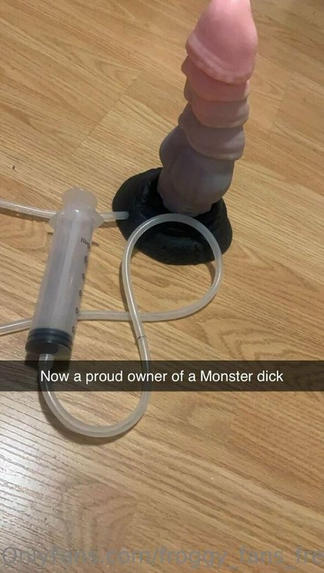 Nacktes geleaktes OnlyFans-Foto von Froggyfansfree