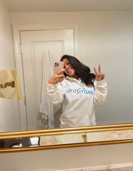 Nacktes geleaktes OnlyFans-Foto von Thatonegirlmikeyvlogs