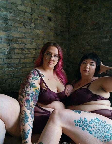 Nacktes geleaktes OnlyFans-Foto von Bodyposistylist