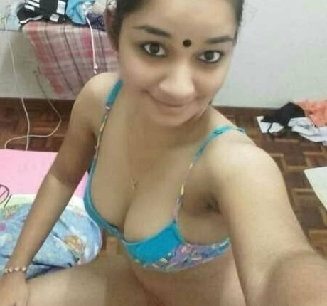 Nacktes geleaktes OnlyFans-Foto von Indian Exhibition