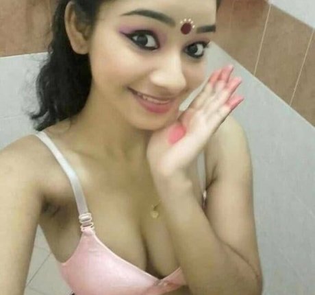 Nacktes geleaktes OnlyFans-Foto von Indian Exhibition