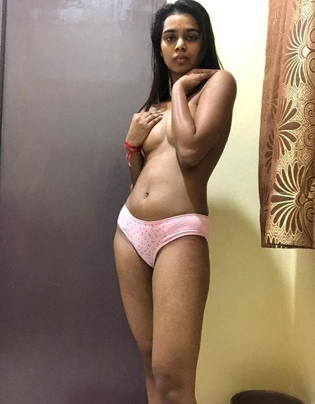 Nacktes geleaktes OnlyFans-Foto von Indian Exhibition