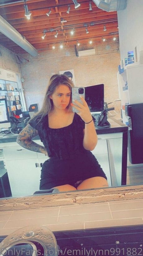 Nacktes geleaktes OnlyFans-Foto von Emilylynn026