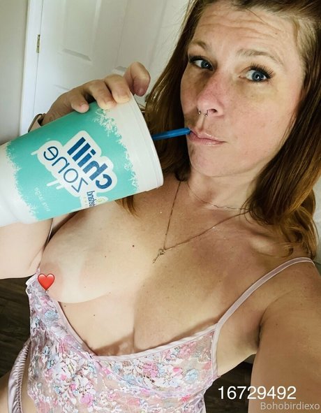 Nacktes geleaktes OnlyFans-Foto von Birdiecakes