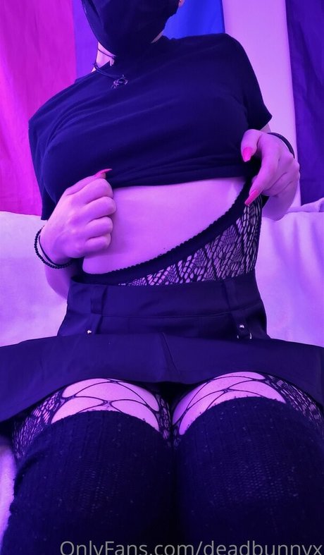 Nacktes geleaktes OnlyFans-Foto von Deadbunnyx