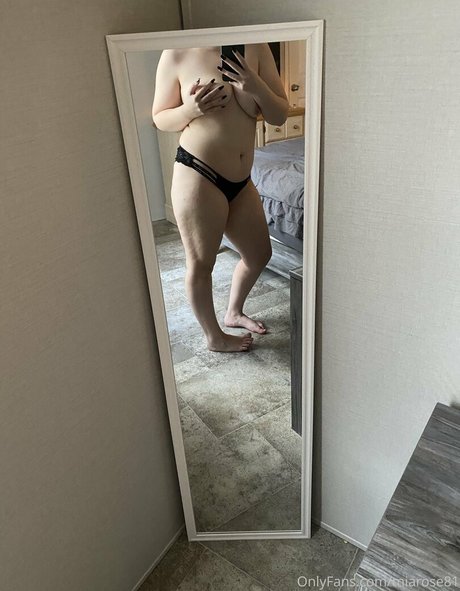 Nacktes geleaktes OnlyFans-Foto von Miarose81
