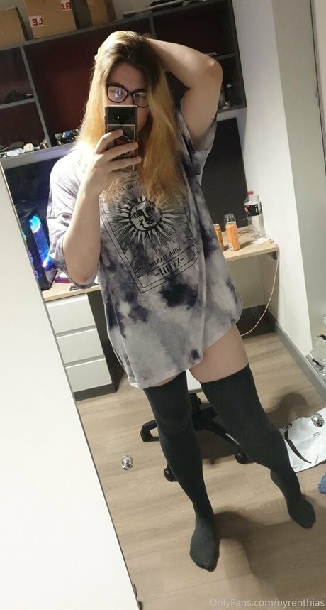 Nacktes geleaktes OnlyFans-Foto von Nyrenthias