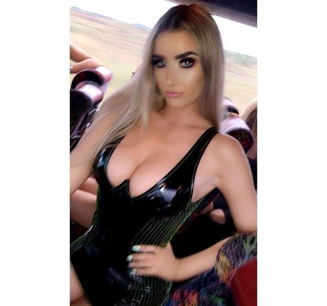 Nacktes geleaktes OnlyFans-Foto von Erin Lally