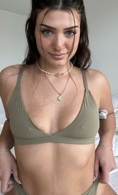 Nacktes geleaktes OnlyFans-Foto von Faye Danyluk