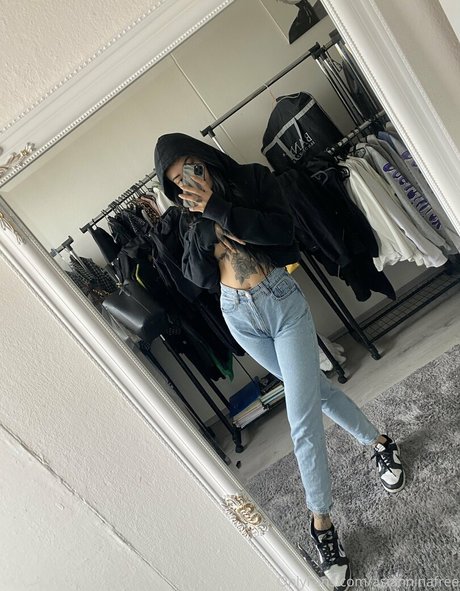 Nacktes geleaktes OnlyFans-Foto von Asianiina