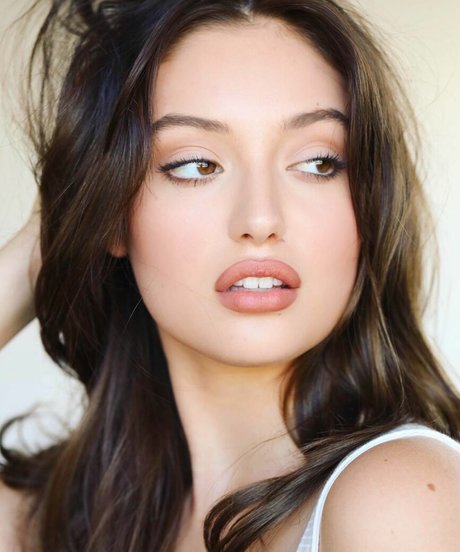 Bella Podaras