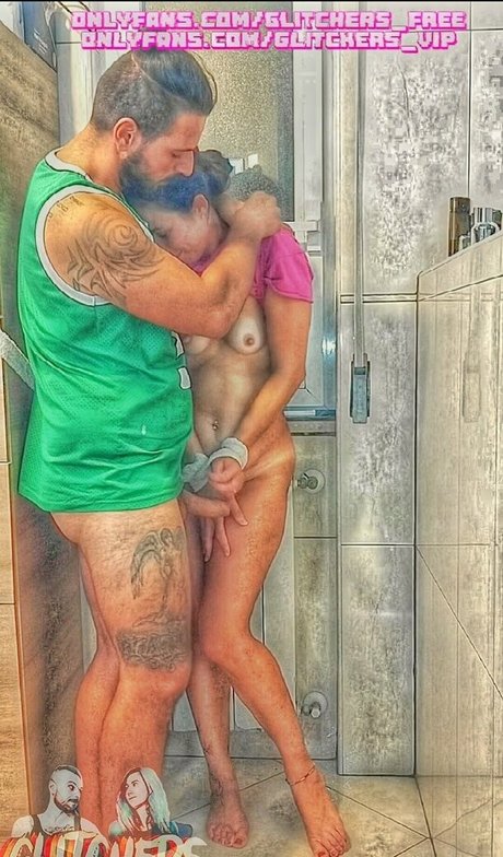 Nacktes geleaktes OnlyFans-Foto von Glitchersfree