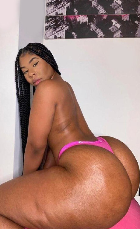 Nacktes geleaktes OnlyFans-Foto von Katanah