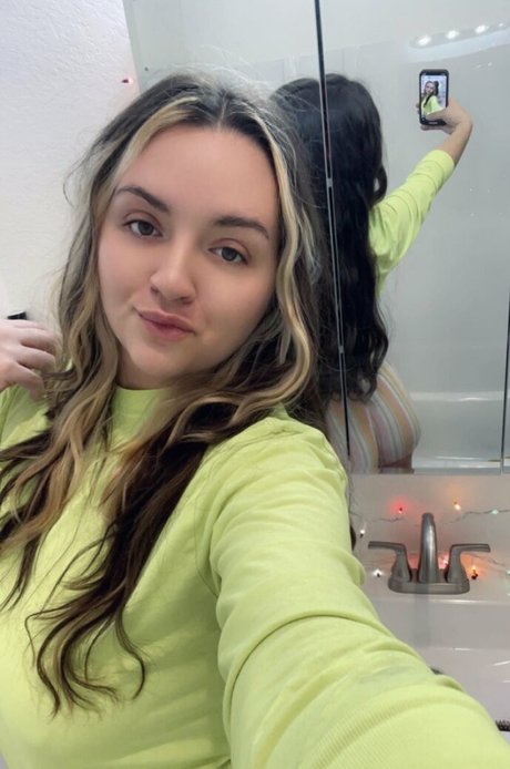 Nacktes geleaktes OnlyFans-Foto von Oohkarlalala
