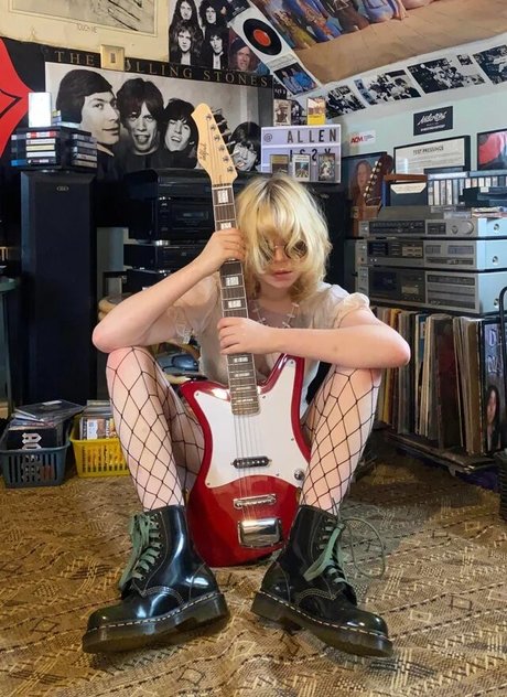 Nacktes geleaktes OnlyFans-Foto von Issy Allen