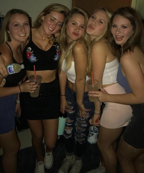 Nacktes geleaktes OnlyFans-Foto von Lindsay Farland