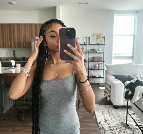 Lexi Vee