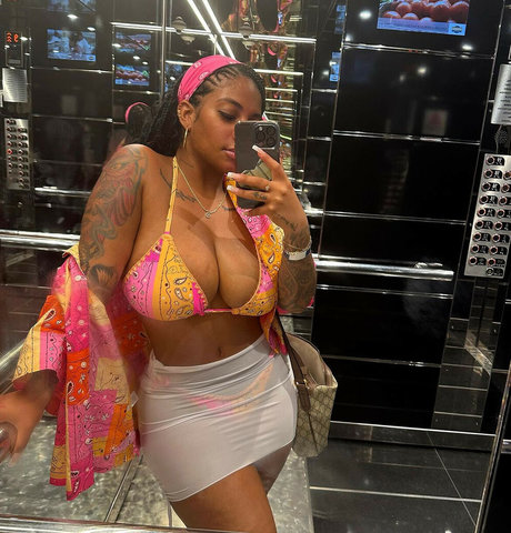 Nacktes geleaktes OnlyFans-Foto von Therealangelic