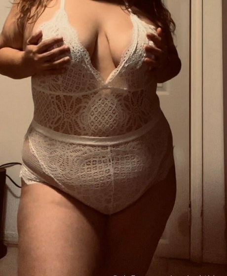 Nacktes geleaktes OnlyFans-Foto von Angieebthicc