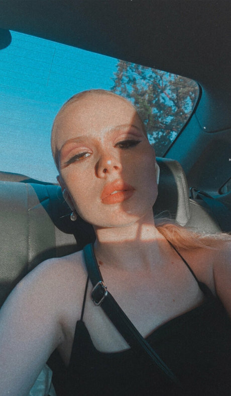 Nacktes geleaktes OnlyFans-Foto von Linapie