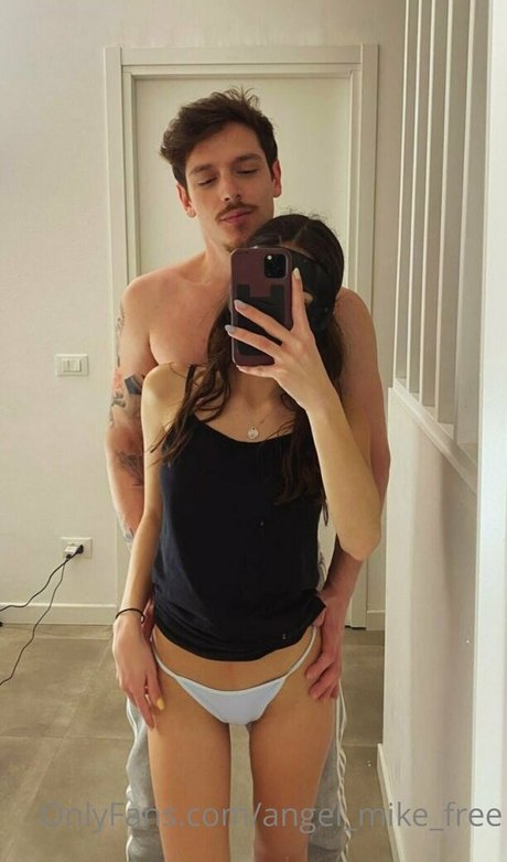 Nacktes geleaktes OnlyFans-Foto von Angelmikefree