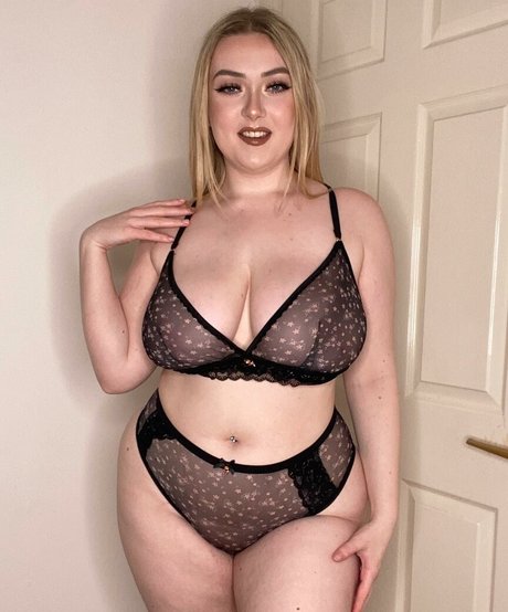 Nacktes geleaktes OnlyFans-Foto von Kirsten Minnerylaing