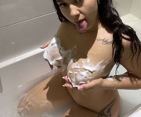 Nacktes geleaktes OnlyFans-Foto von Reina Angel