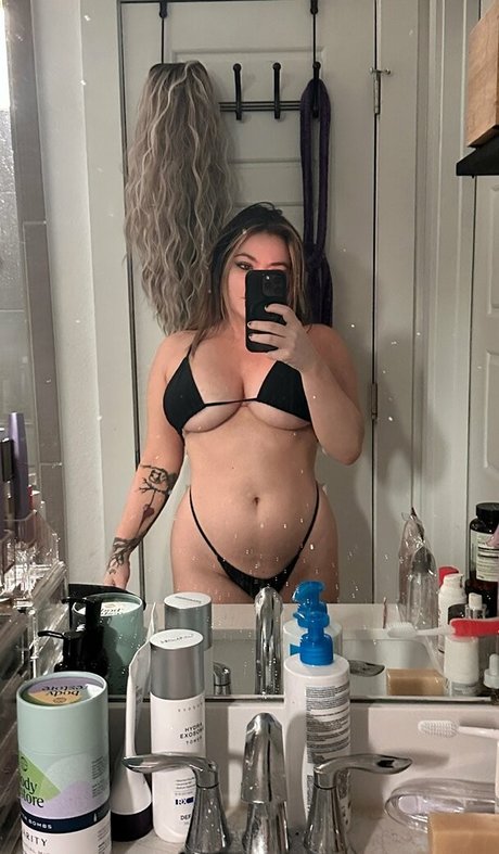Nacktes geleaktes OnlyFans-Foto von Curvyllama